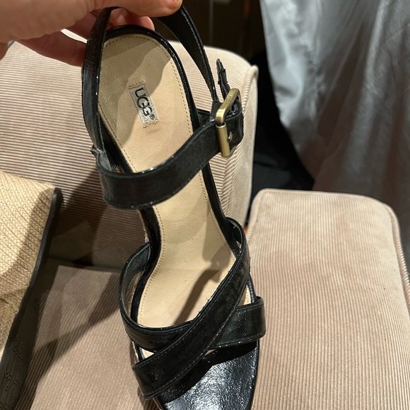 UGG wedge Sandler excellent condition black patten - Picture 1 of 6